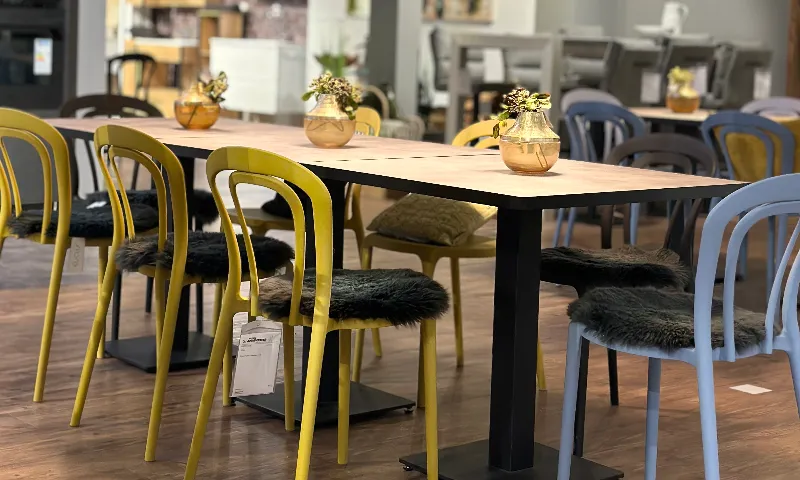 Zeitloses Design und sommerliches Design fürs Esszimmer