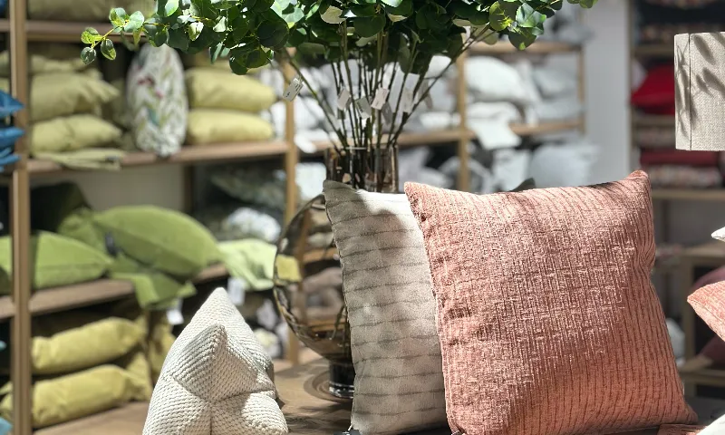 Zartes Altrosa und shabby Grau für cozy Kissen