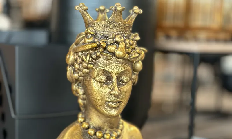 Mit diesen Statuen rufen die griechischen Götter